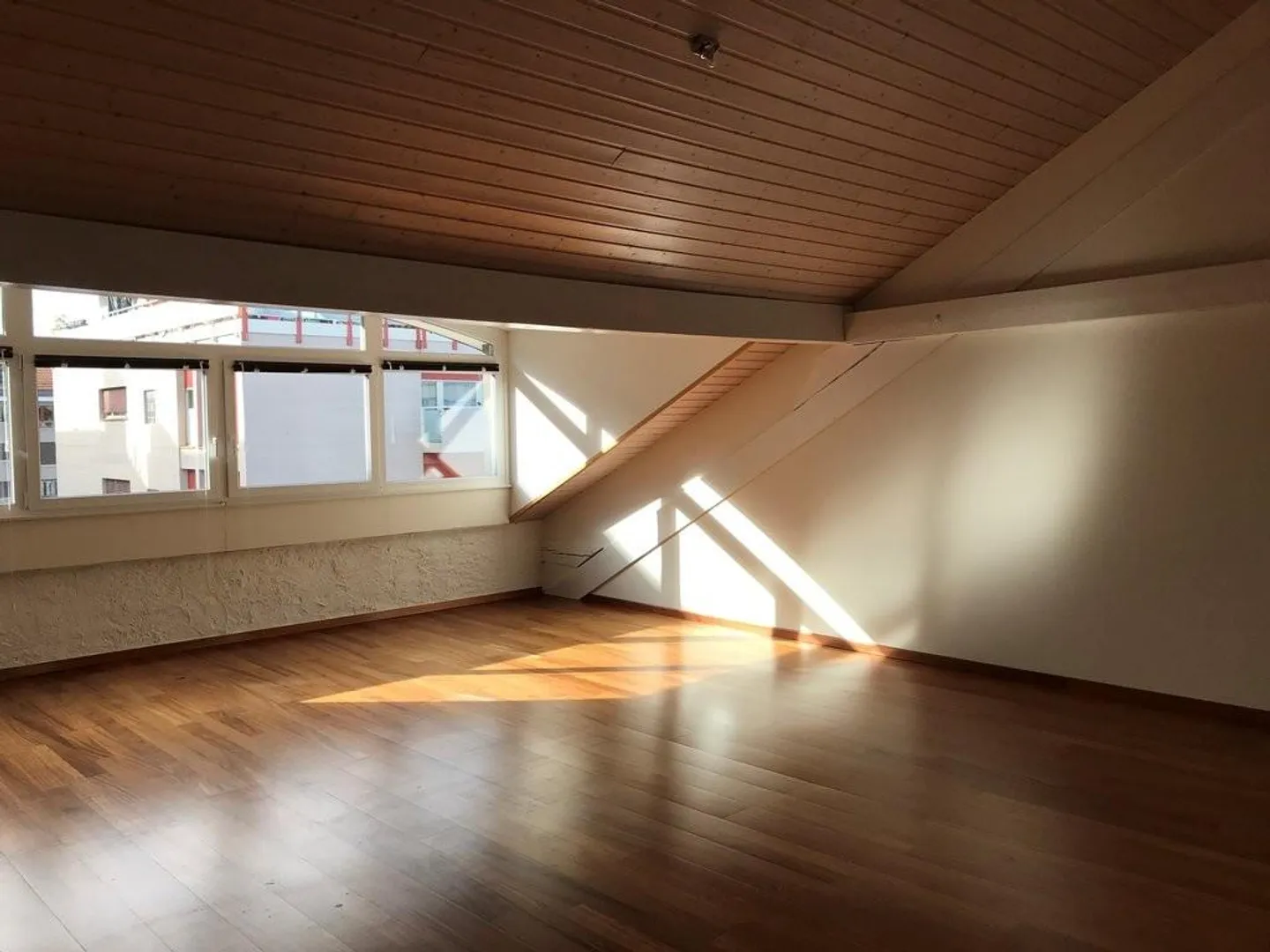 Eaux-Vives: spacious penthouse apartment - Photo 8 of 11