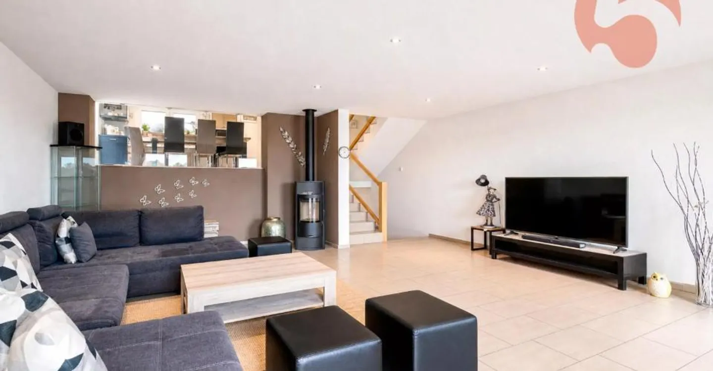 Magnificent 4.5-room villa with panoramic view of the Jura - Photo 4 of 12