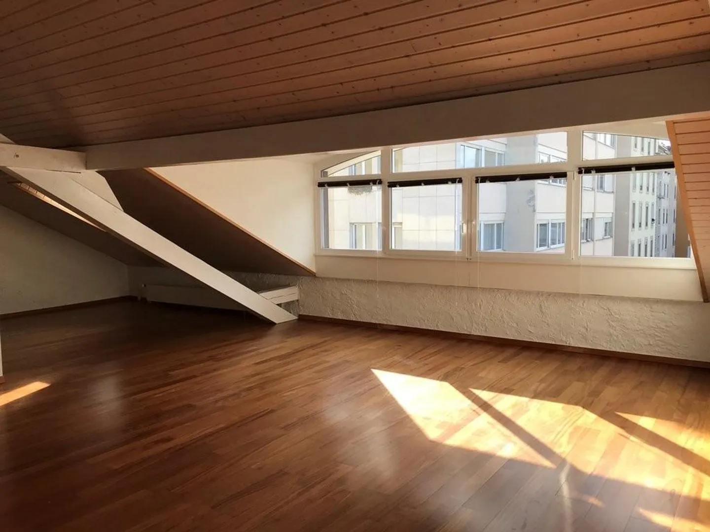 Eaux-Vives: spacious penthouse apartment - Photo 10 of 11