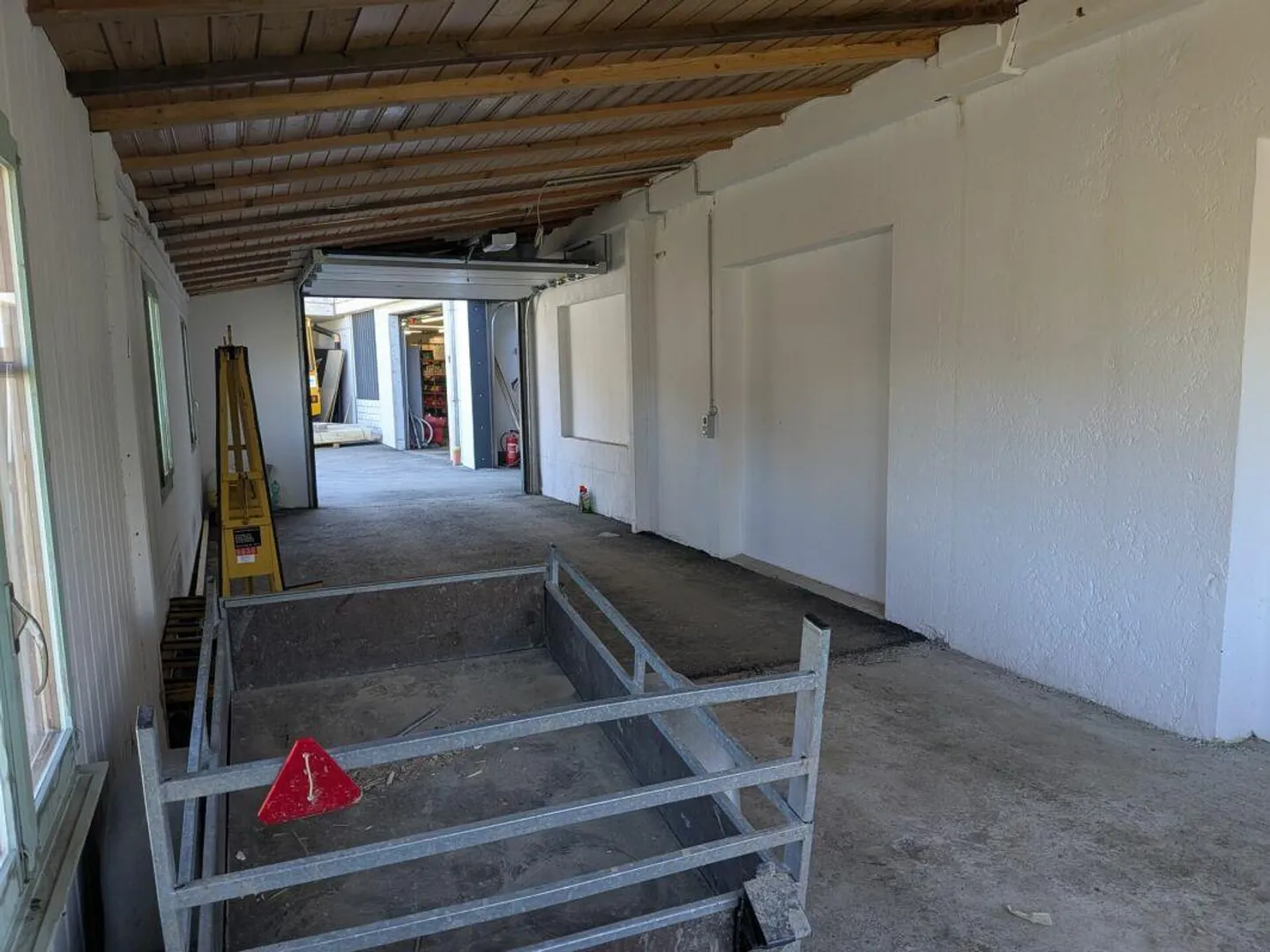Invest, park, store - large double garage in Grächen - Photo 4 of 5