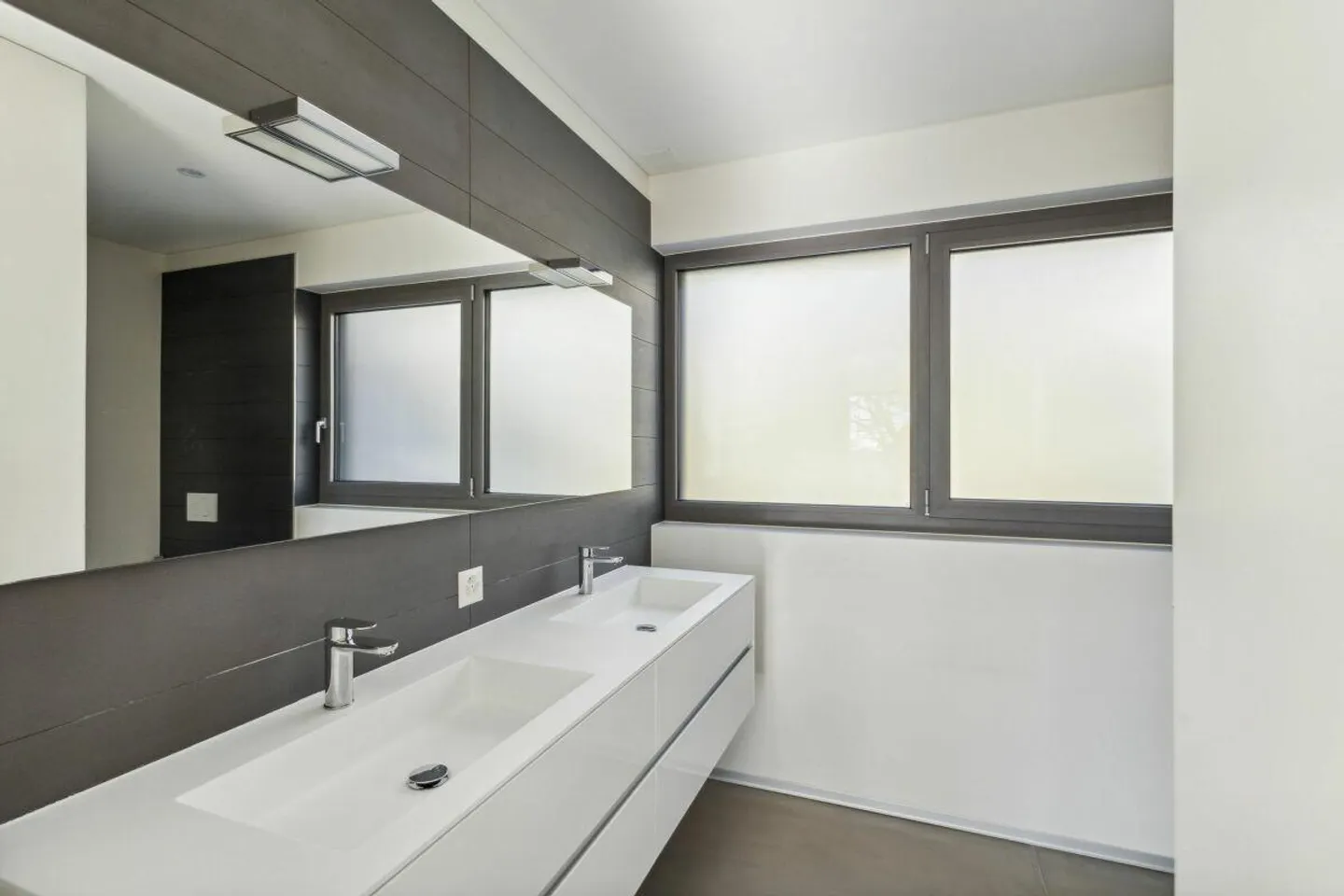 Villa contemporaine avec deux jardins et vue panoramique - Photo 7 sur 10