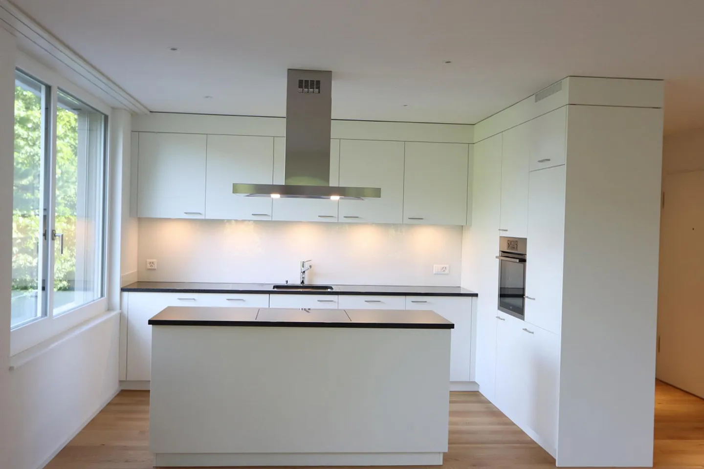 Appartement moderne de 2,5 pièces à Lyss - Photo 2 sur 7