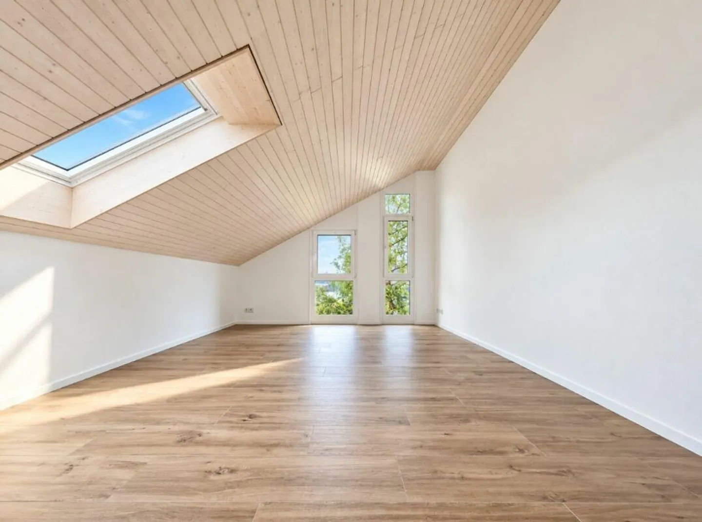 Appartement de 3,5 pièces sous les combles - Photo 2 sur 6