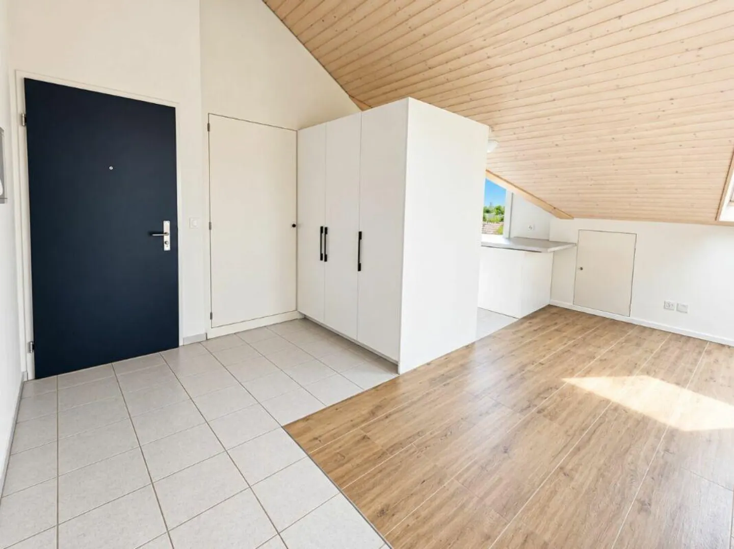 Appartement de 3,5 pièces sous les combles - Photo 3 sur 6