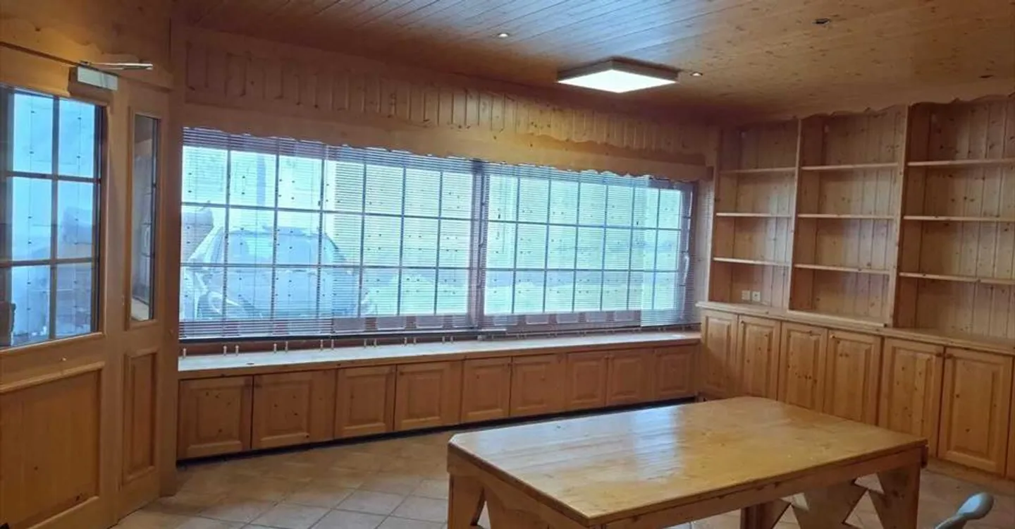 Gewerbefläche mit Schaufenster - Foto 7 von 8