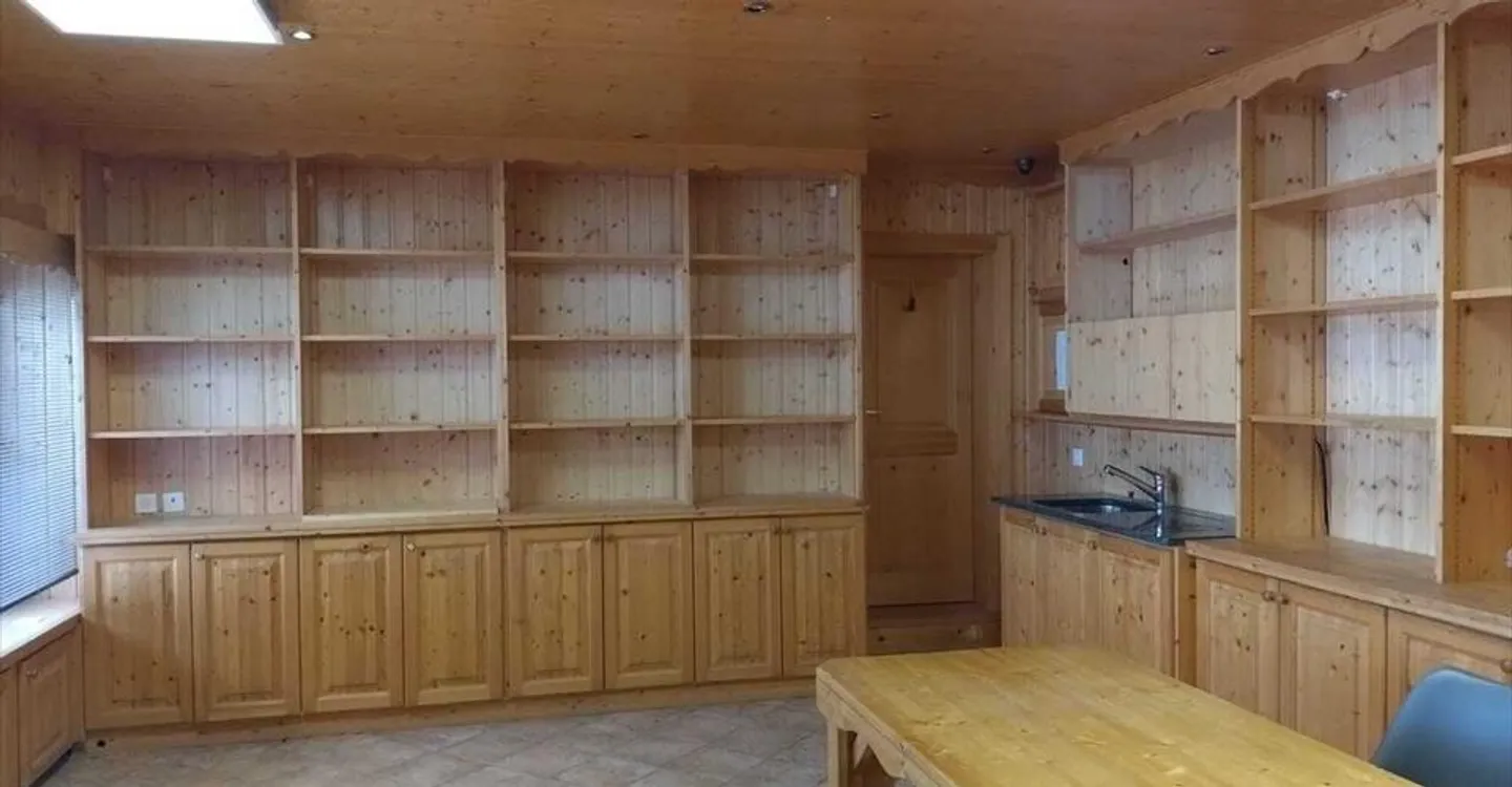 Gewerbefläche mit Schaufenster - Foto 2 von 8