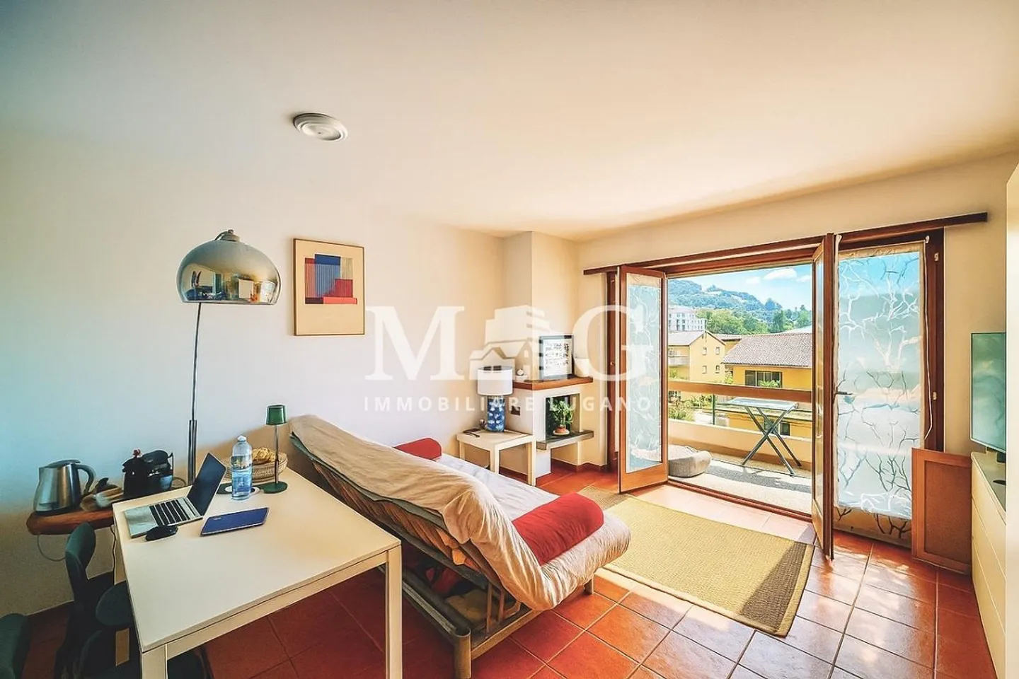 Caslano: Studio mit Kamin und Parkplatz - Foto 1 von 10