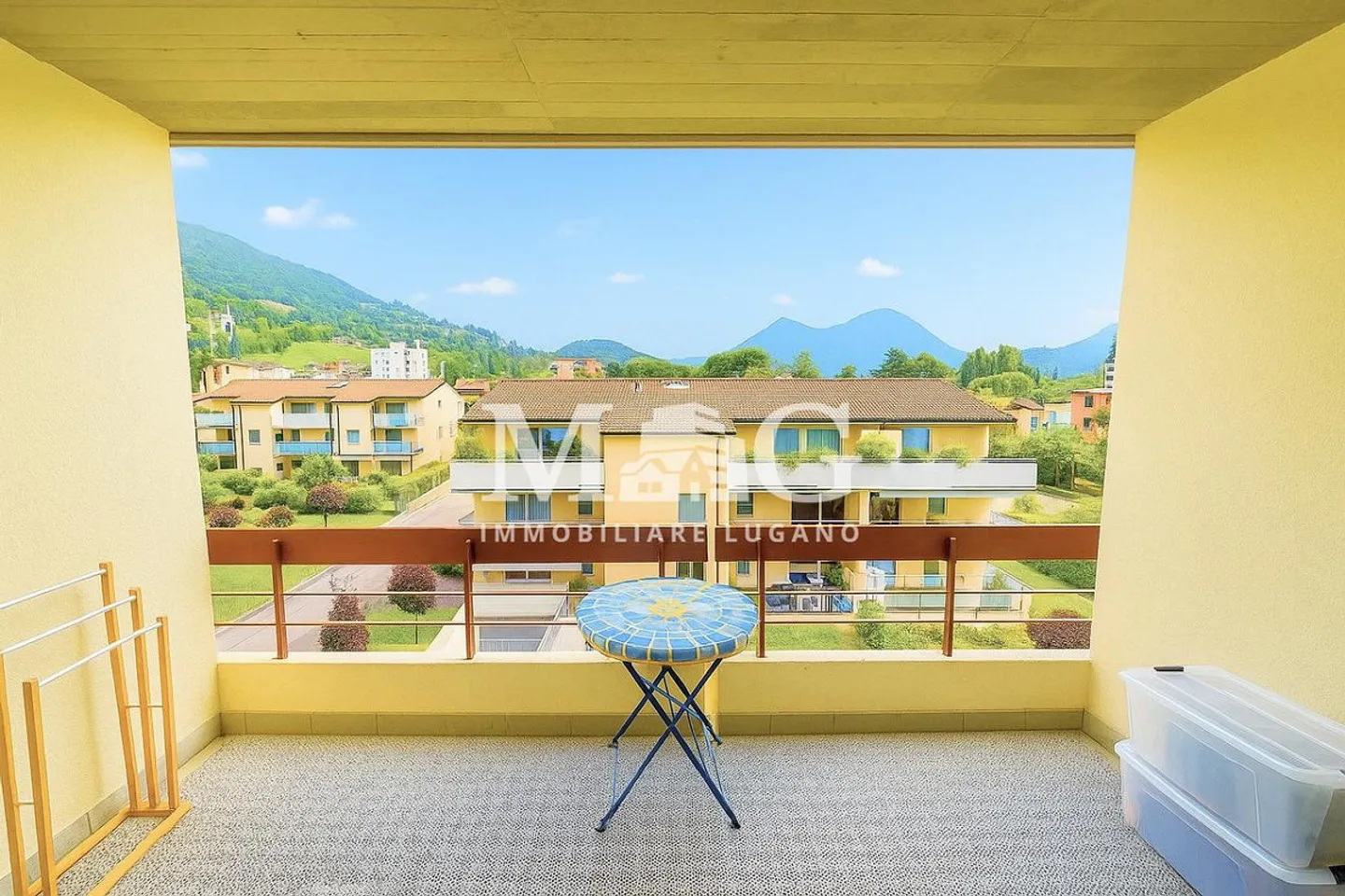 Caslano: Studio mit Kamin und Parkplatz - Foto 2 von 10