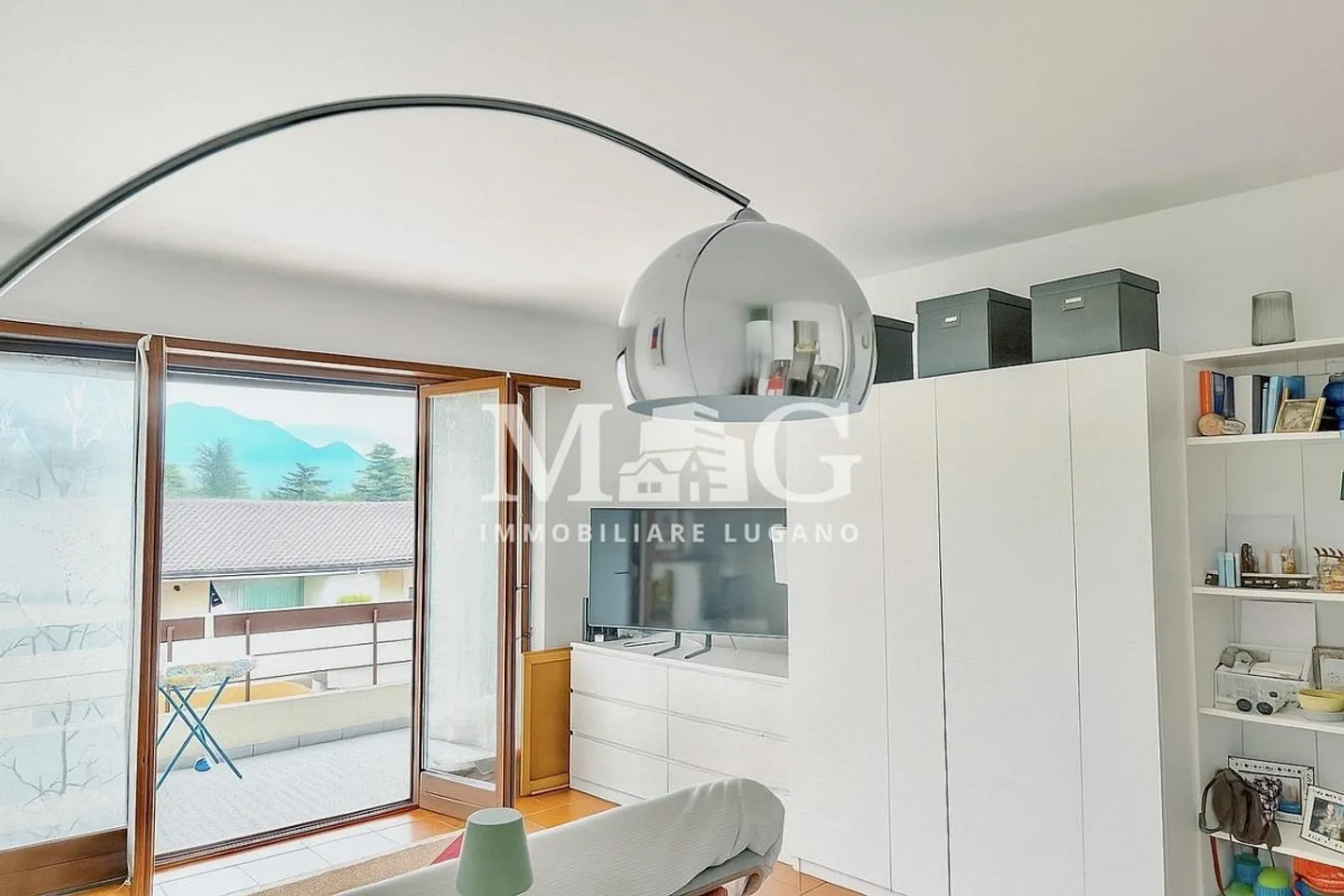 Caslano: Studio mit Kamin und Parkplatz - Foto 6 von 10