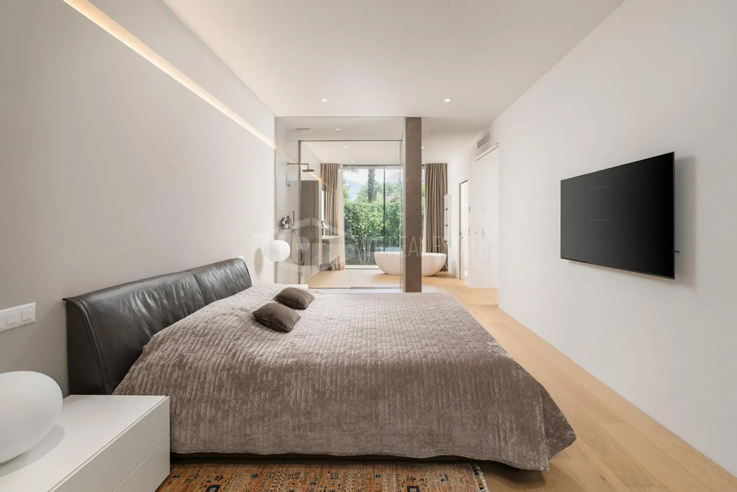 Elegante villa moderna nel verde - Foto 3 di 13