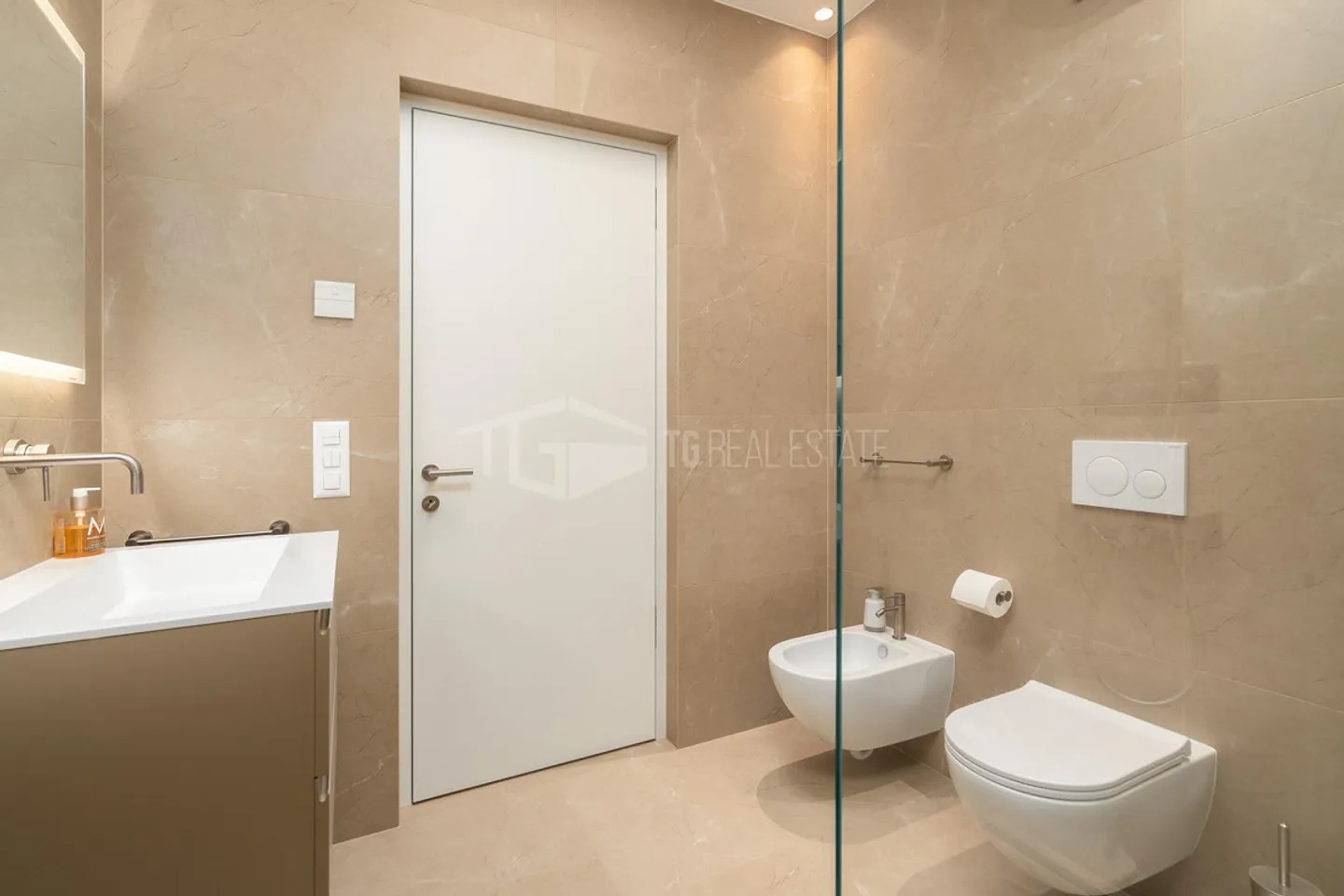 Elegante villa moderna nel verde - Foto 5 di 13