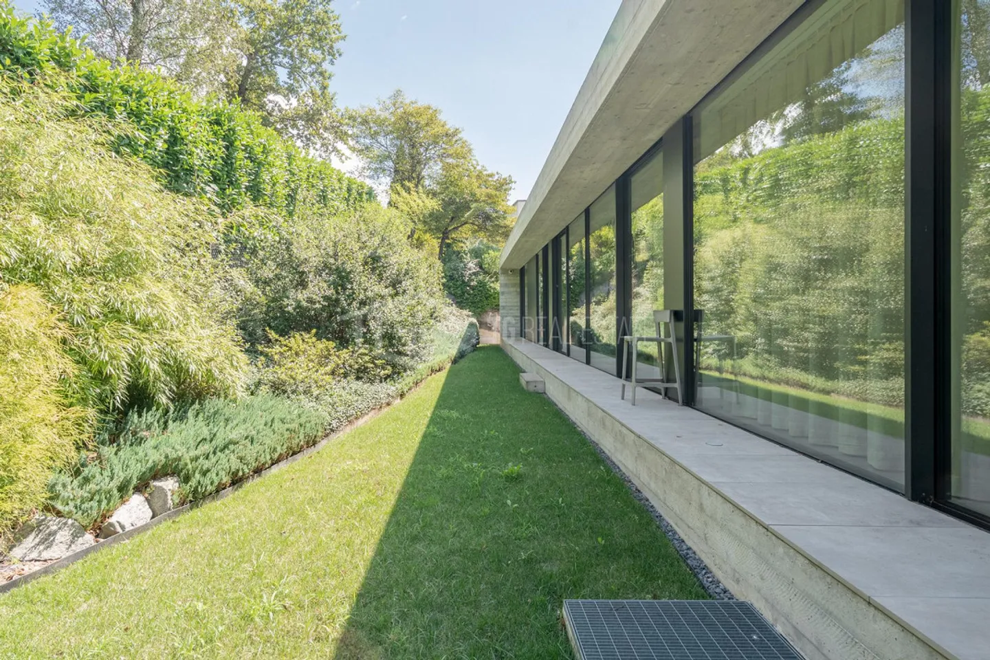 Elegante villa moderna nel verde - Foto 7 di 13