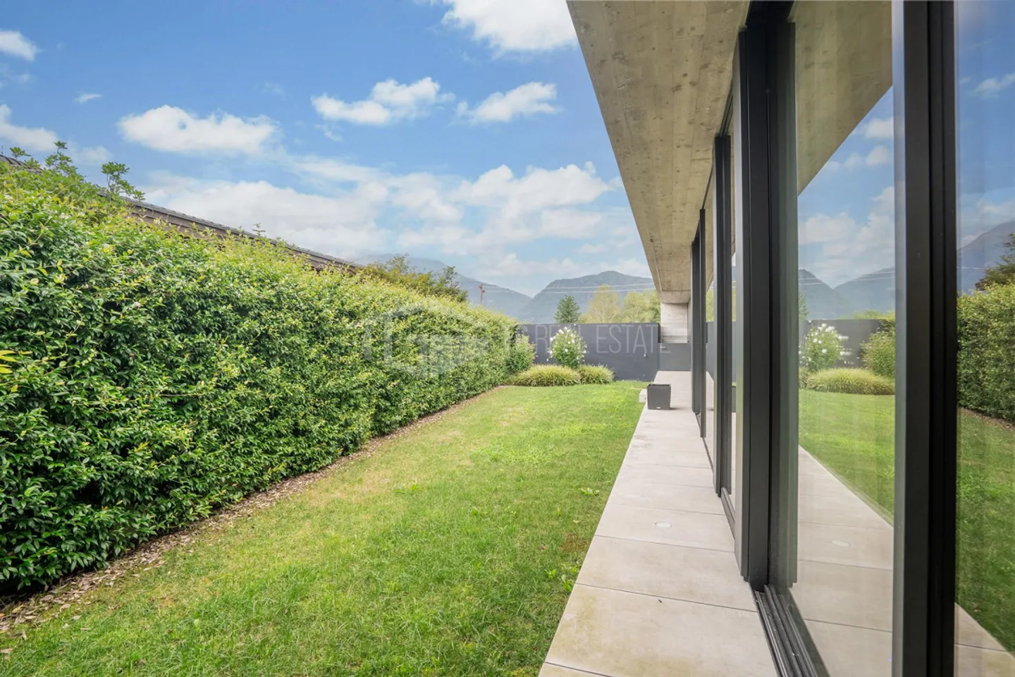 Elegante villa moderna nel verde - Foto 13 di 13