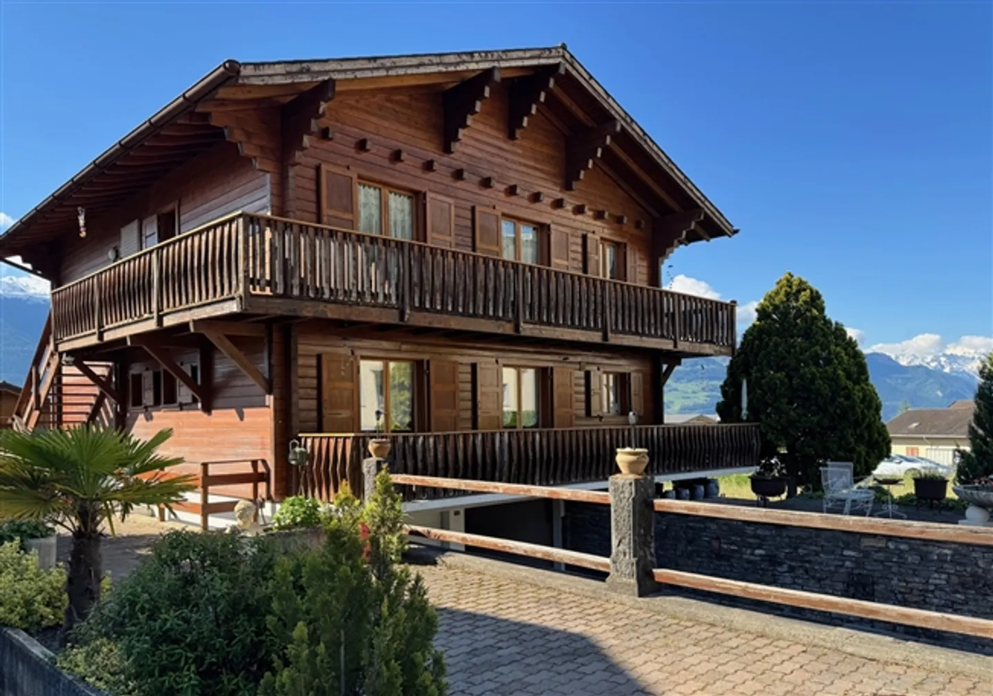 Chalet House / 2 Apartments / Earth / ref. 10253580 / EXCLUSIVE AGENT - Photo 1 of 13