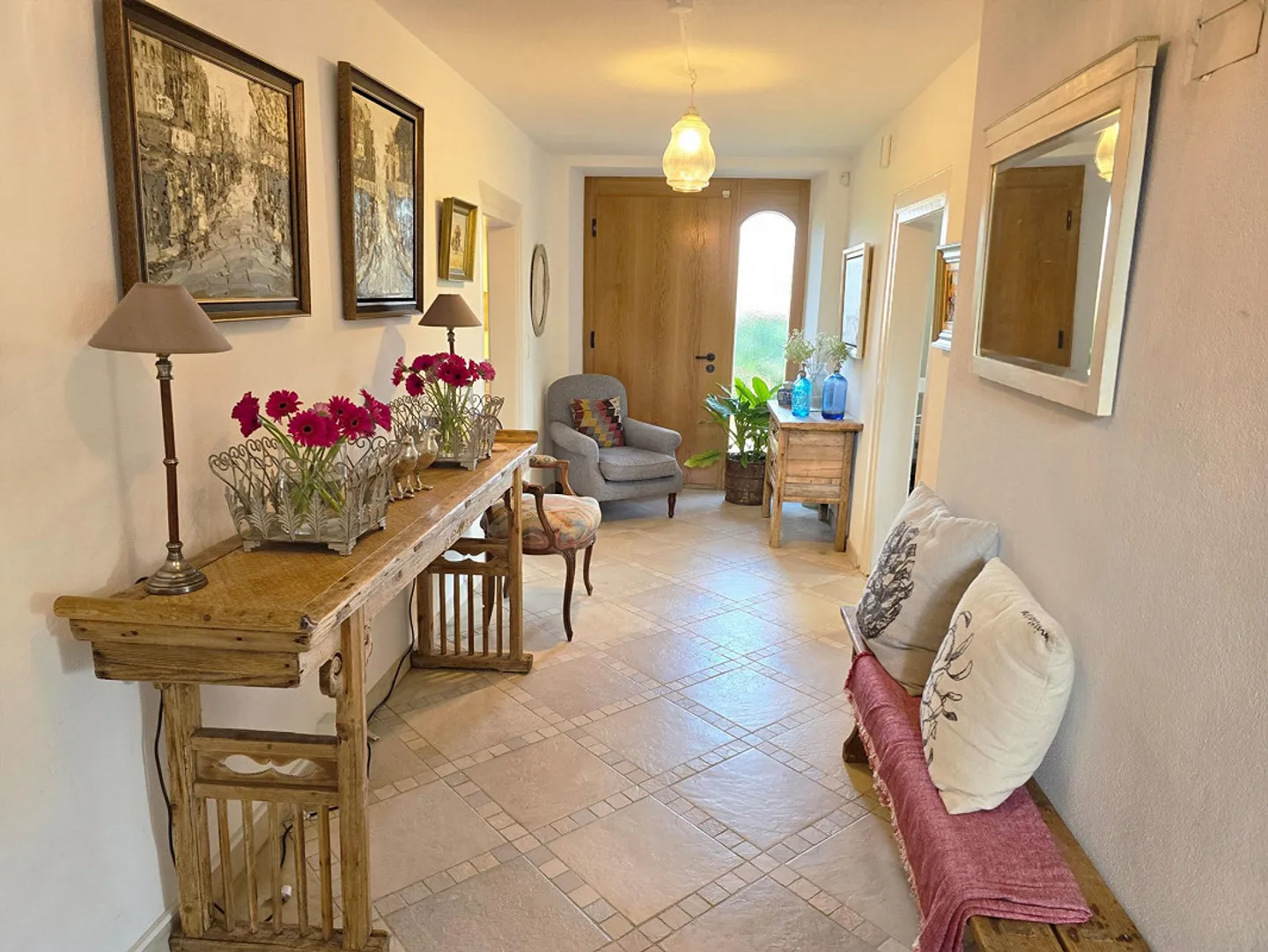 Casa unifamiliare ristrutturata di alta qualità con 9 stanze e molto spazio abitativo - Foto 2 di 11
