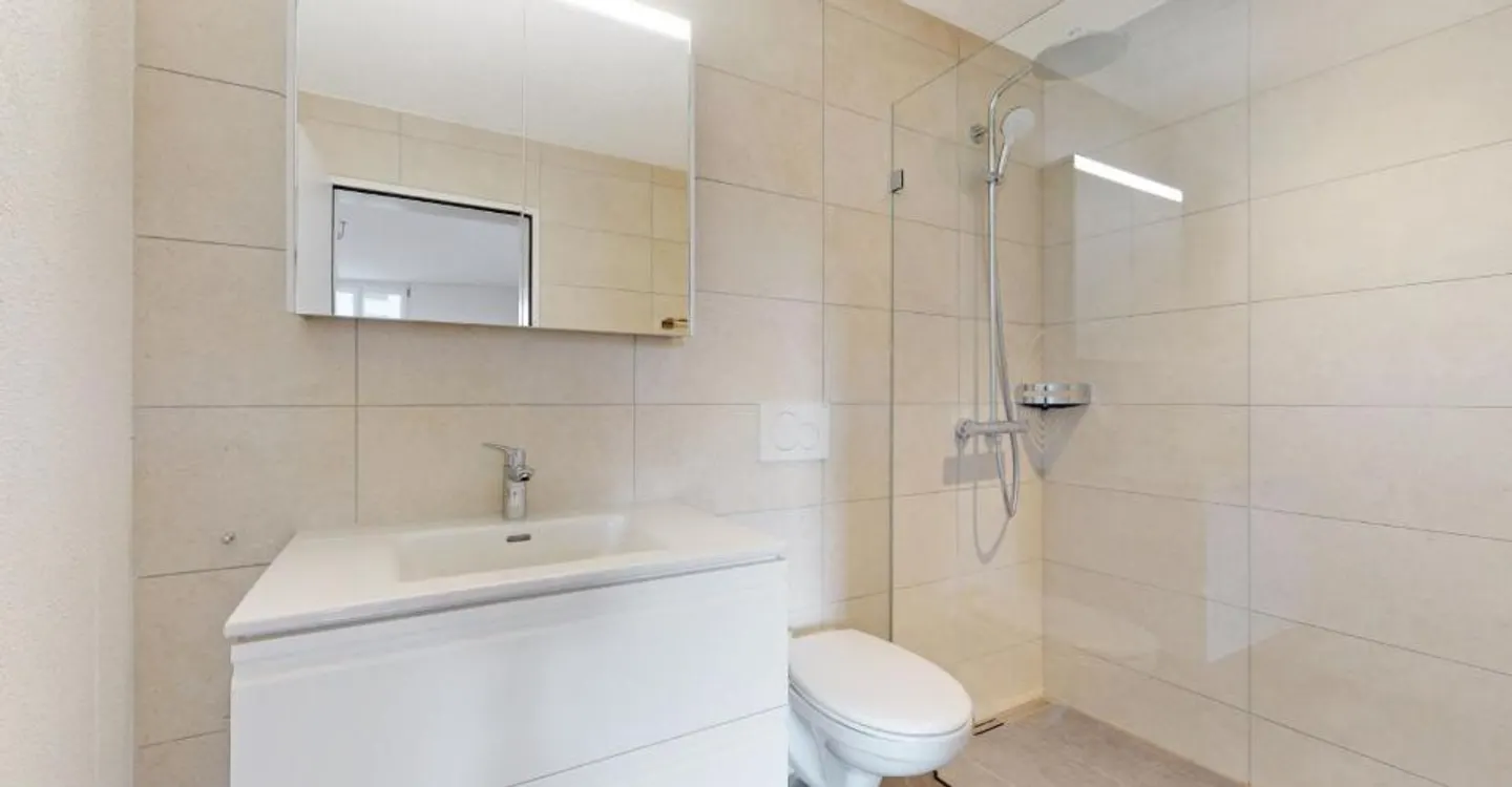 Modern apartment just a stone's throw from the train station - Photo 5 of 6