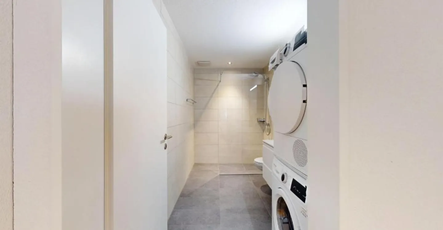 Modern apartment just a stone's throw from the train station - Photo 6 of 6
