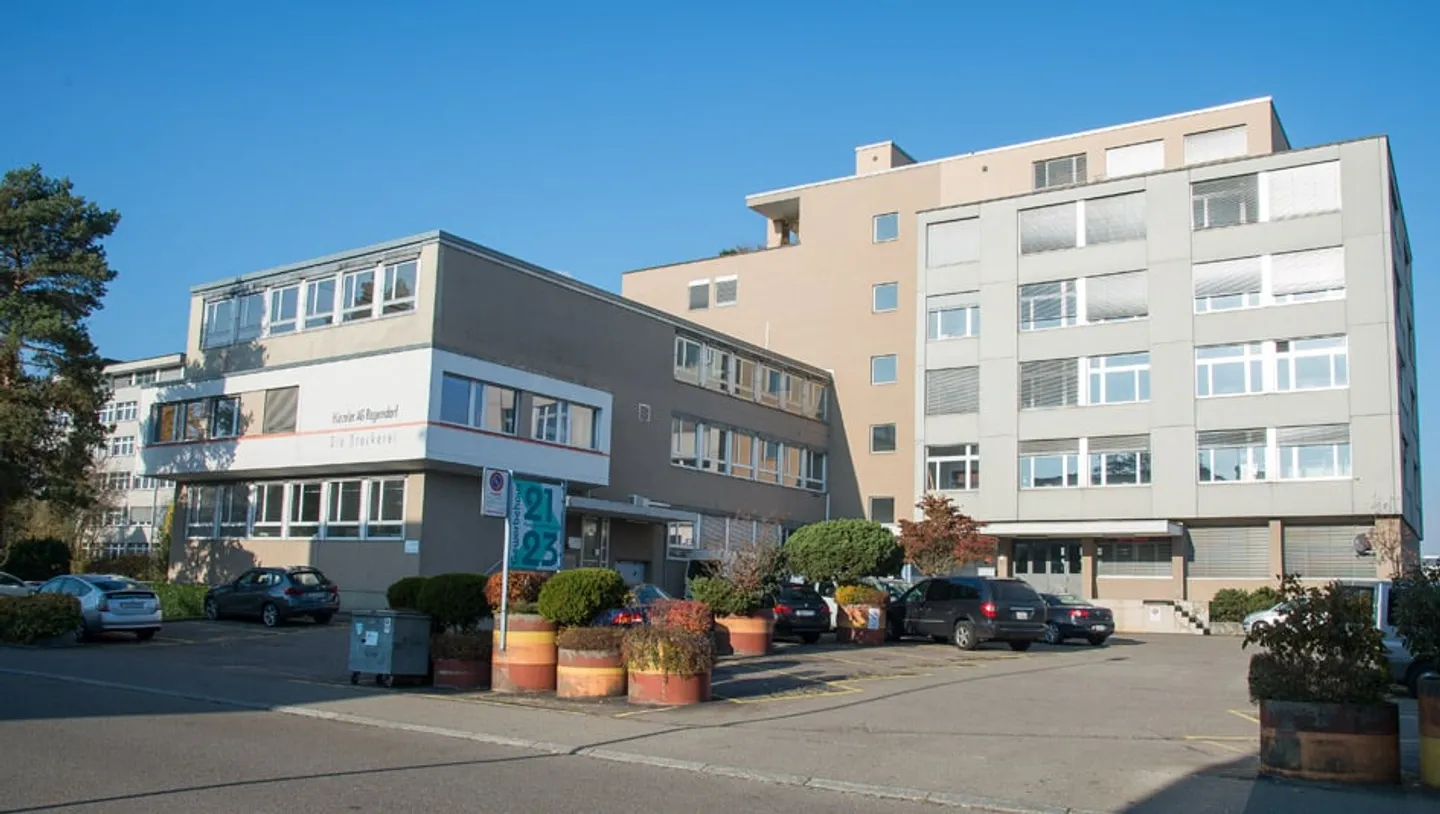 Attractive office spaces in Regensdorf for CHF 125.00/m2 per year - Photo 1 of 2