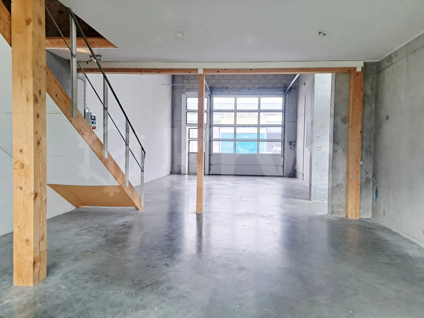 DUCATS 40, Commercial space with mezzanine - Photo 2 of 6