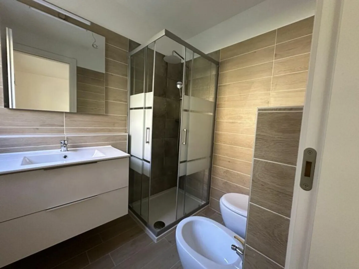 Appartement moderne et lumineux de 3,5 pièces avec jardin privé - Photo 8 sur 10