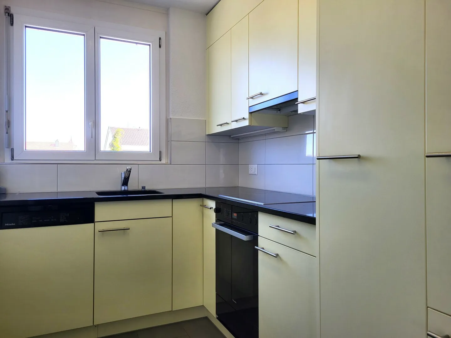 Incantevole appartamento 2 1/2 locali nel quartiere Blüemlismatt - Foto 3 di 9