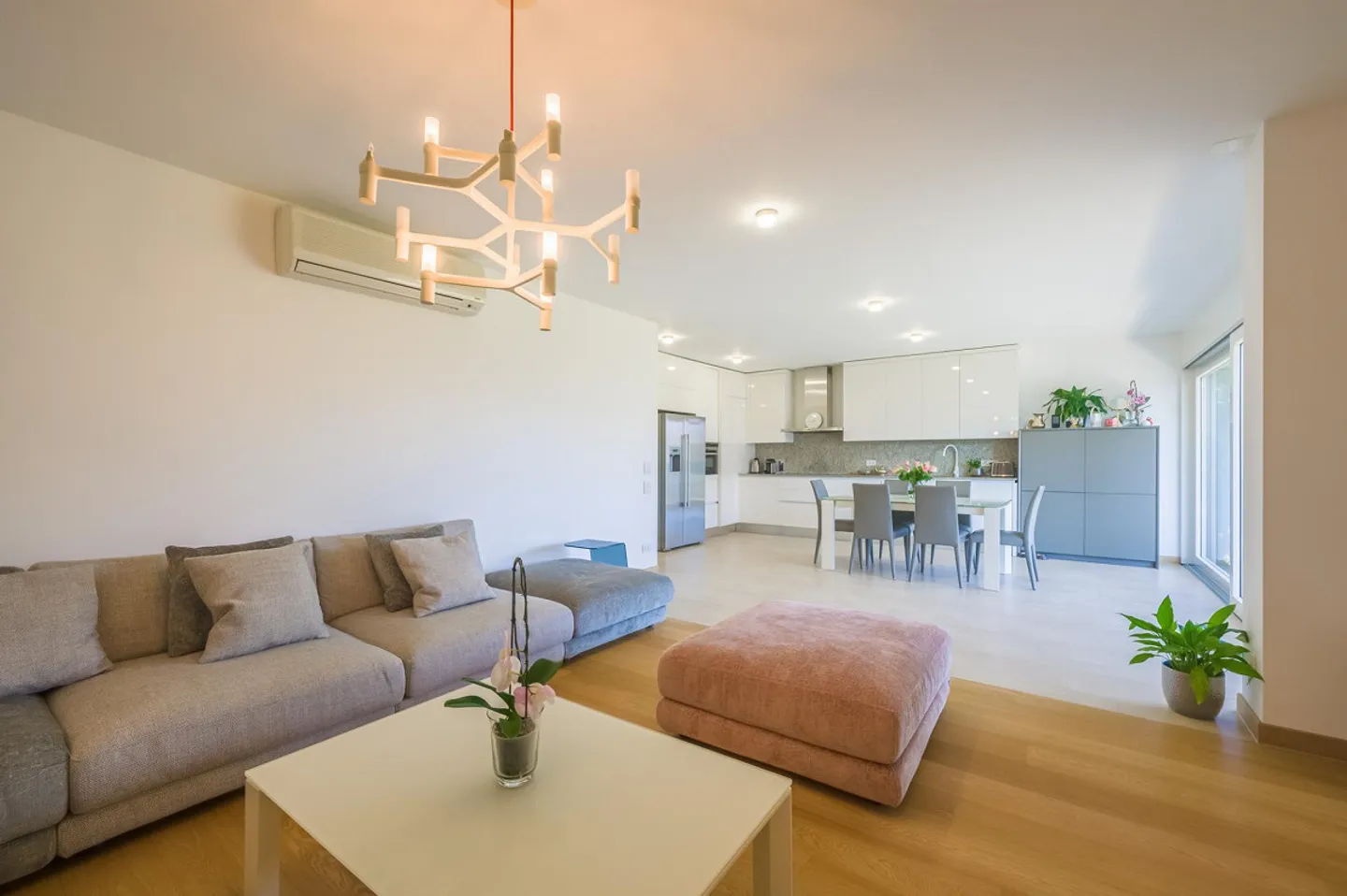 Spacious 6.5-room apartment with garden near TASIS school - Photo 6 of 10