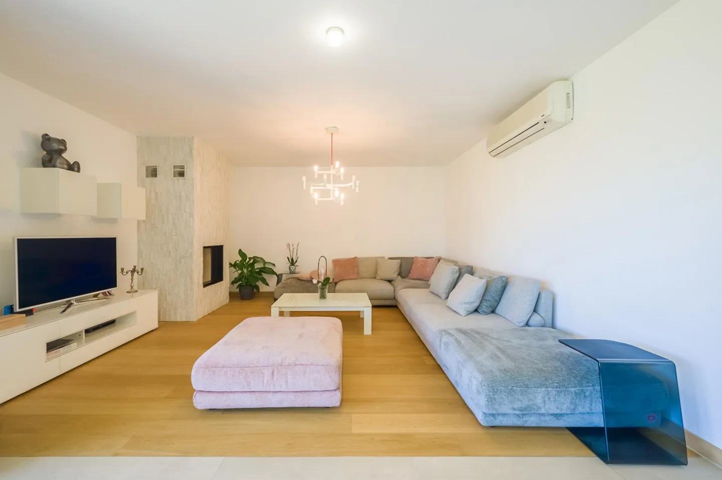Spacious 6.5-room apartment with garden near TASIS school - Photo 7 of 10