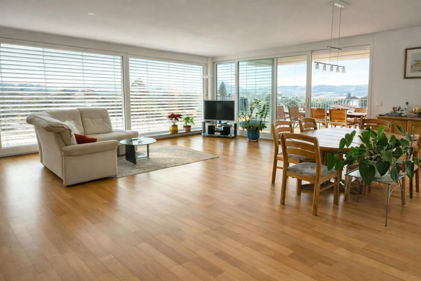 3.5-room penthouse apartment with impressive 115 m² terrace & beautiful view - Photo 1 of 12