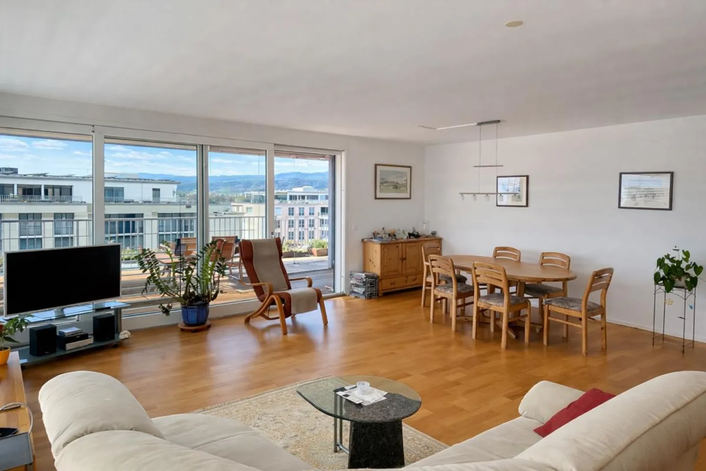 3.5-room penthouse apartment with impressive 115 m² terrace & beautiful view - Photo 4 of 12