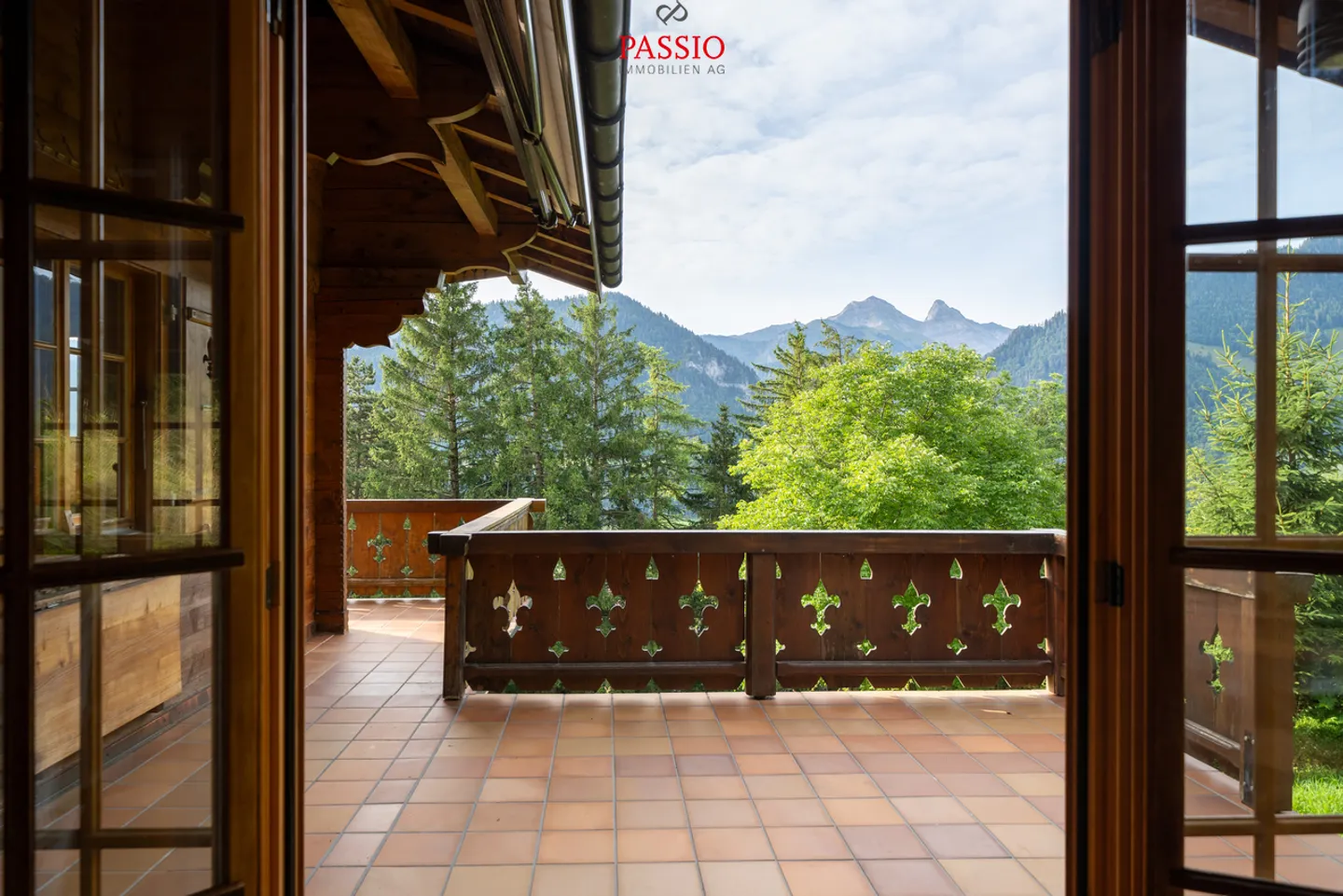 Chalet mit 6,5 Zimmern und Panoramablick sowie Option als Zweitwohnsitz - Foto 2 von 45