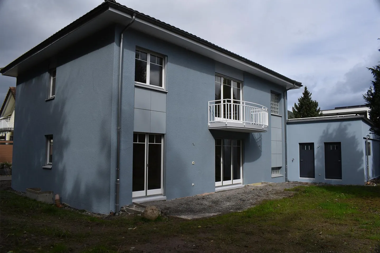 Casa unifamiliare di 6,5 stanze con giardino, patio, terrazza (46 m²) e doppio garage - Foto 3 di 22