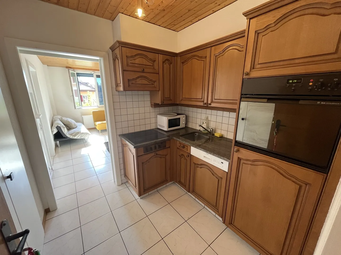 Magnificent 2.0 rooms bright apartment close to Montreux train station - Photo 2 of 5
