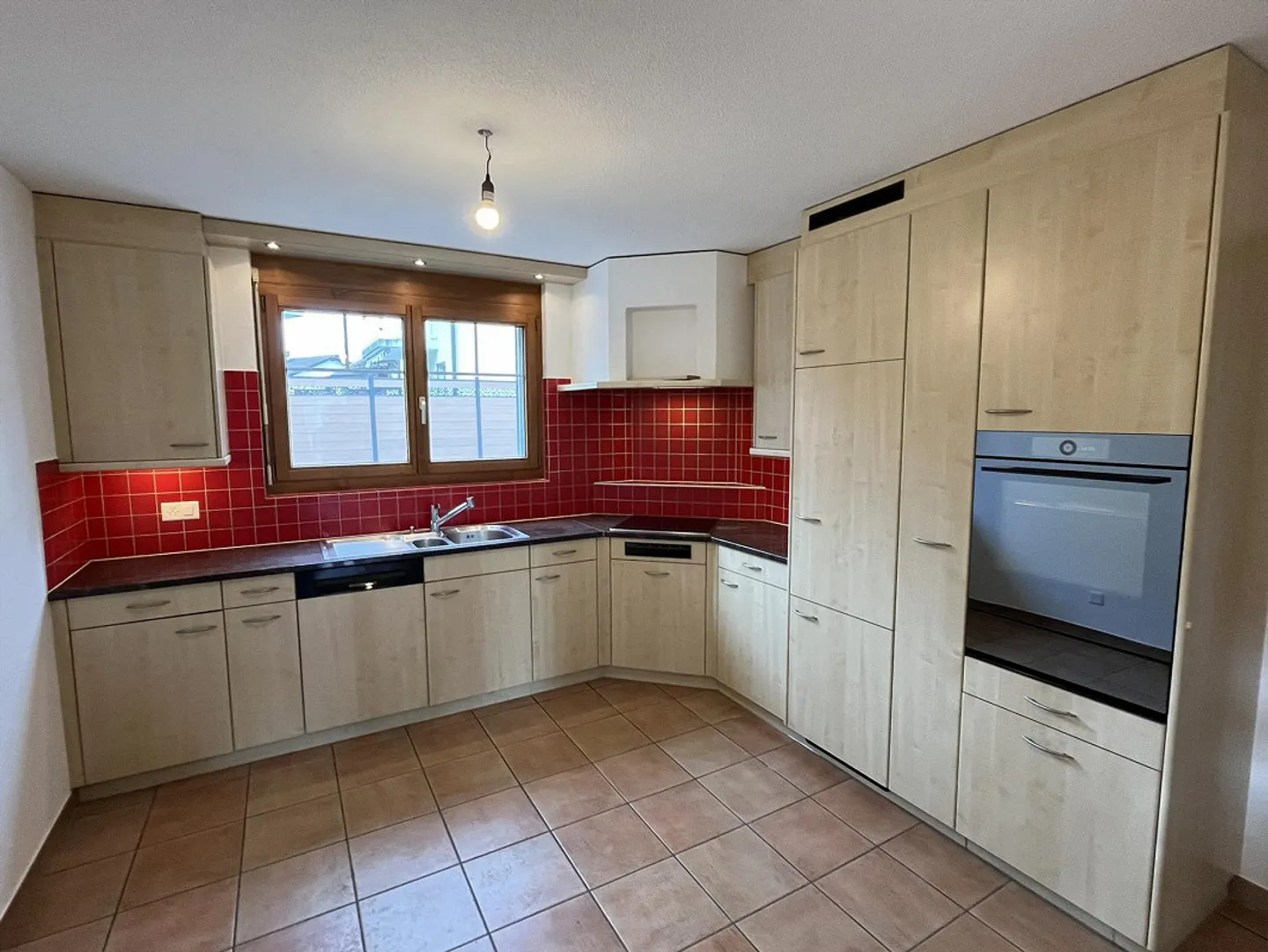 Casa unifamiliare di 6,5 stanze con giardino, patio, terrazza (46 m²) e doppio garage - Foto 6 di 22