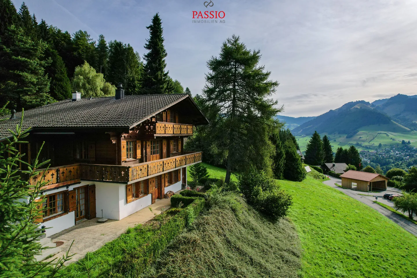Chalet mit 6,5 Zimmern und Panoramablick sowie Option als Zweitwohnsitz - Foto 3 von 45