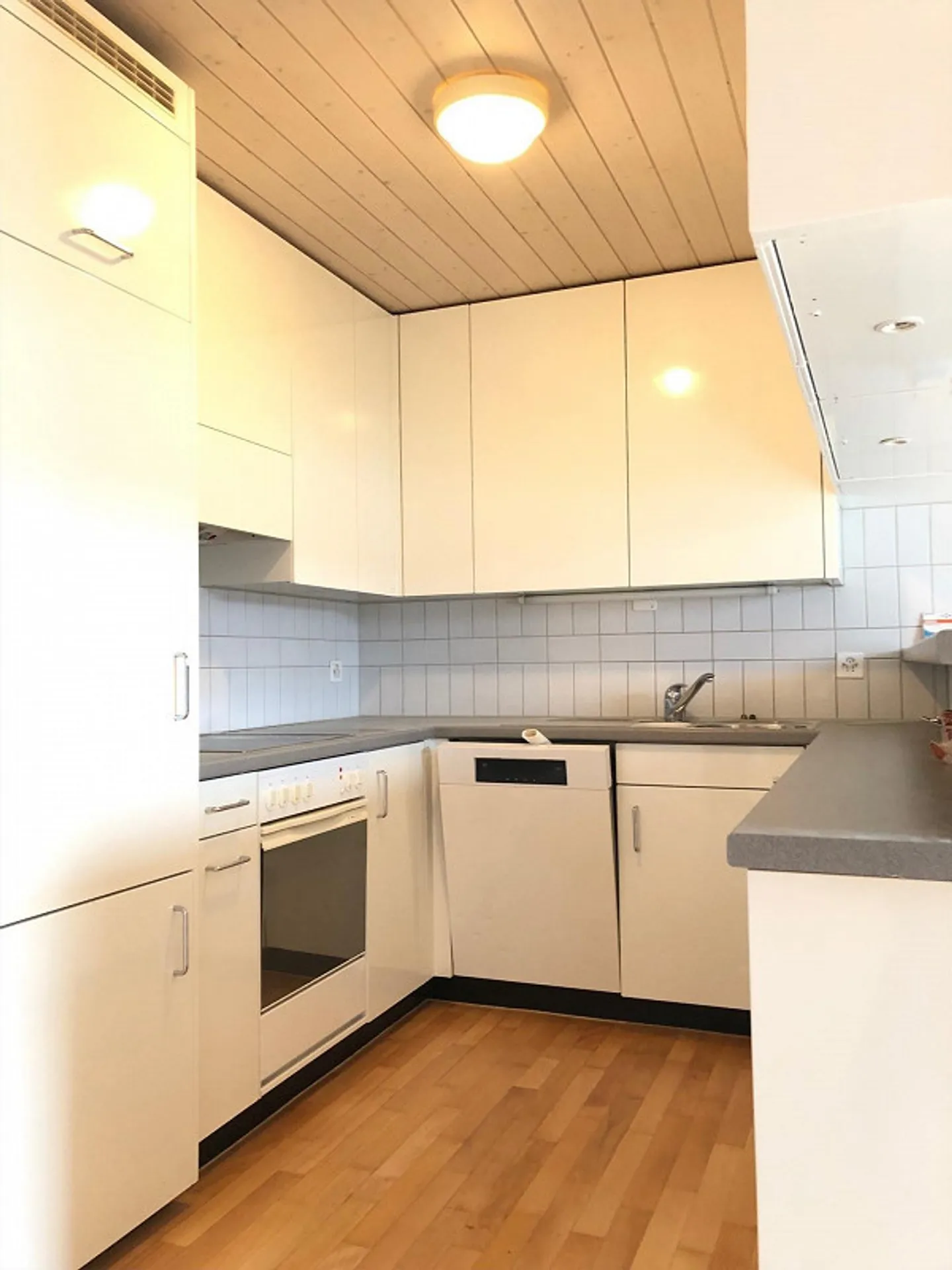 Appartamento mansardato in Ursulaweg disponibile! "Affittare senza deposito" - Foto 3 di 5