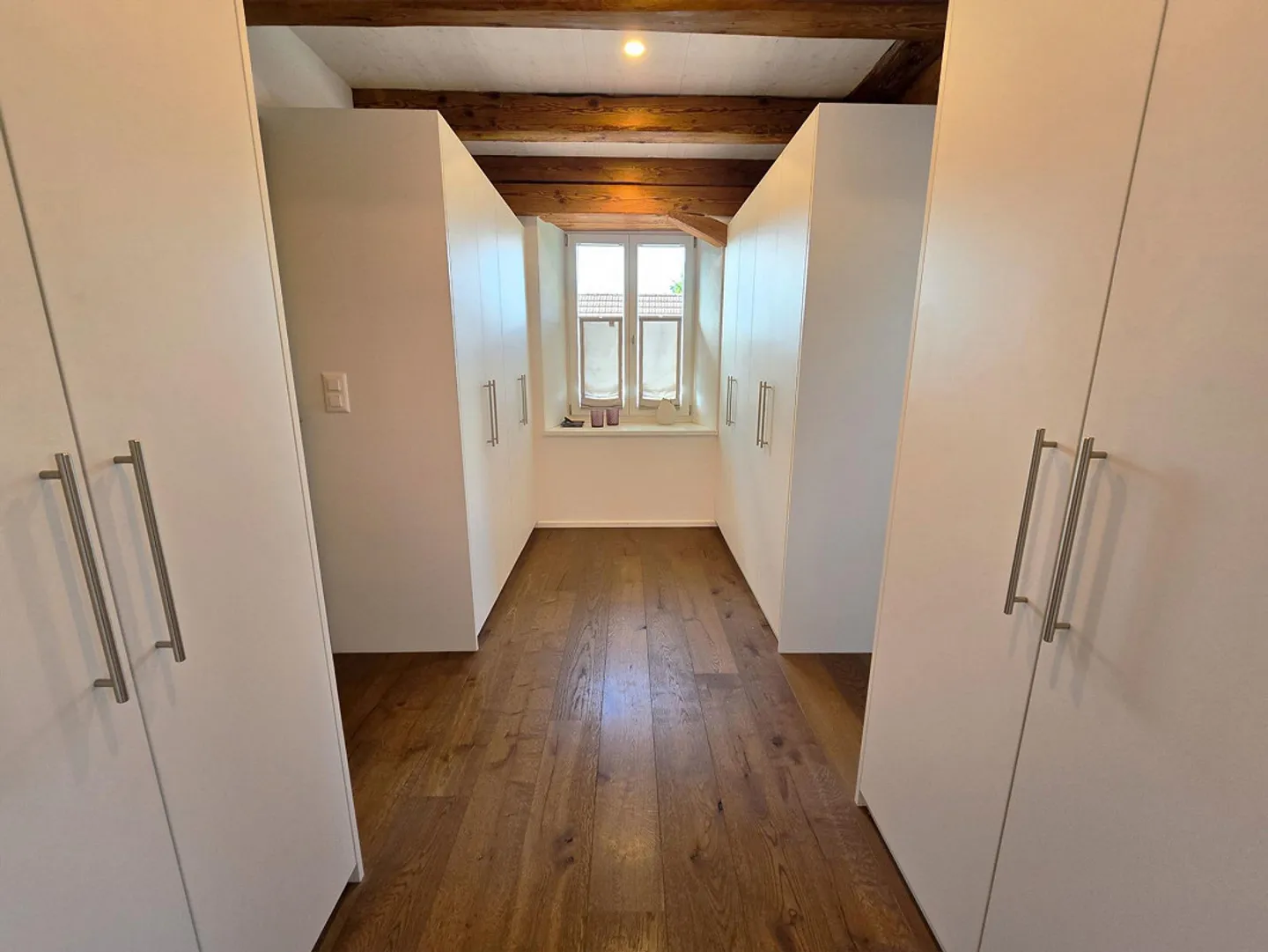 Casa unifamiliare ristrutturata di alta qualità con 9 stanze e molto spazio abitativo - Foto 6 di 11