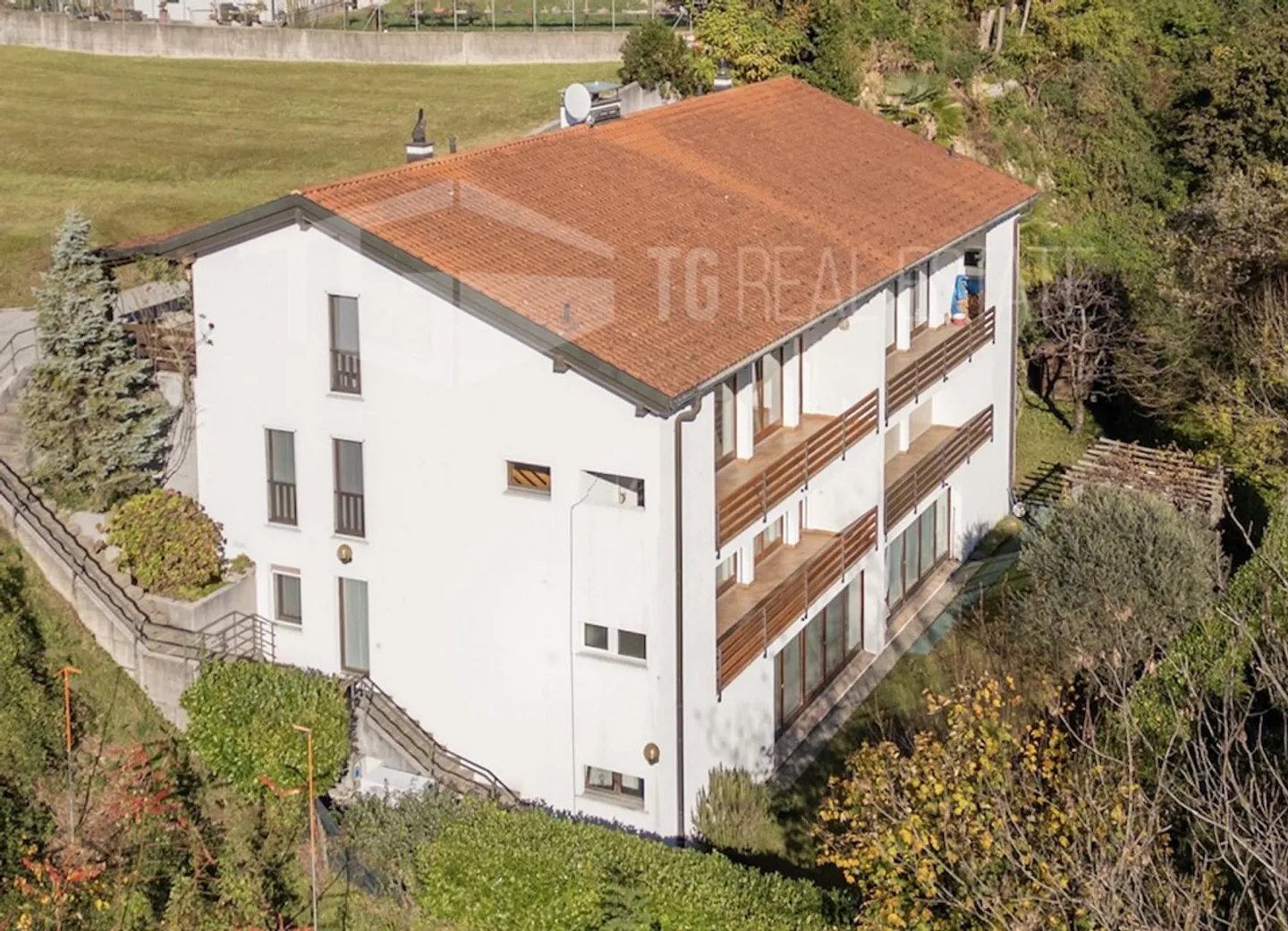 VILLA SPACIEUSE DE 5,5 PIÈCES DANS LE VERT, À UN JET DE PIERRE DE LA VILLE - Photo 1 sur 13