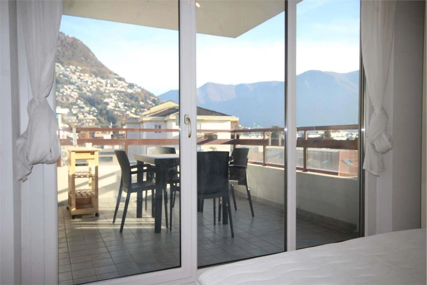 Charmante Dachwohnung mit Terrasse - Foto 9 von 9