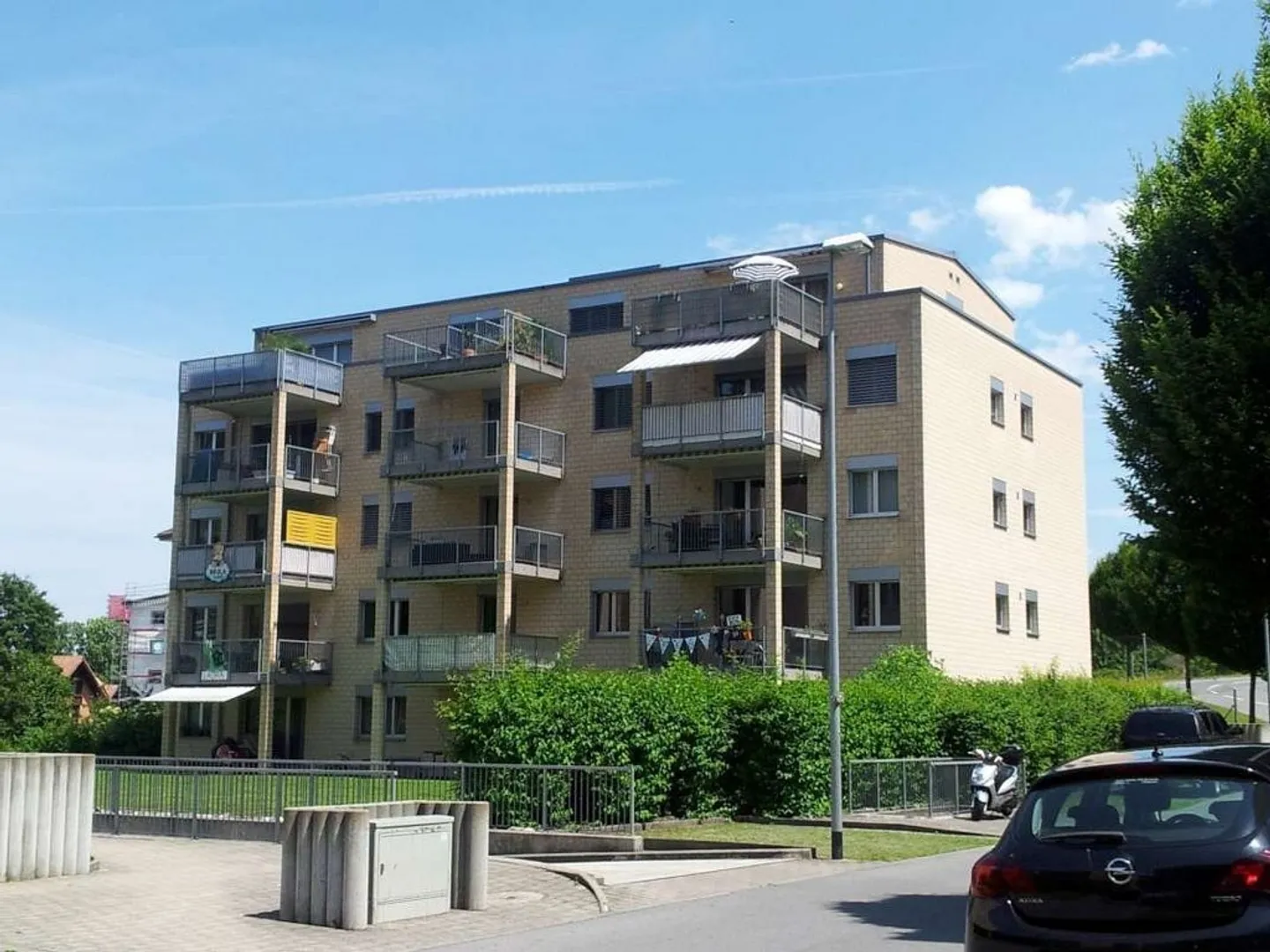 Un Toit Sur le Capot - Photo 1 sur 2