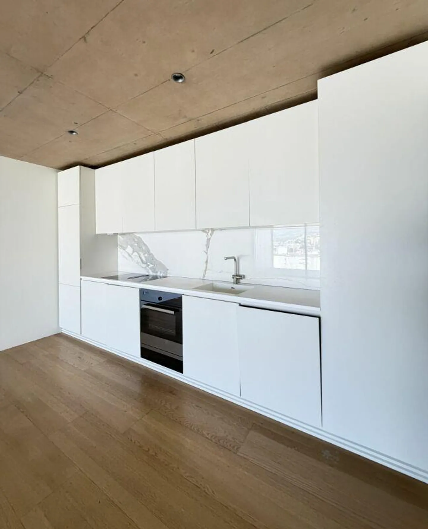 Modernes 3.5-Zimmer mit Seeblick - Foto 2 von 15