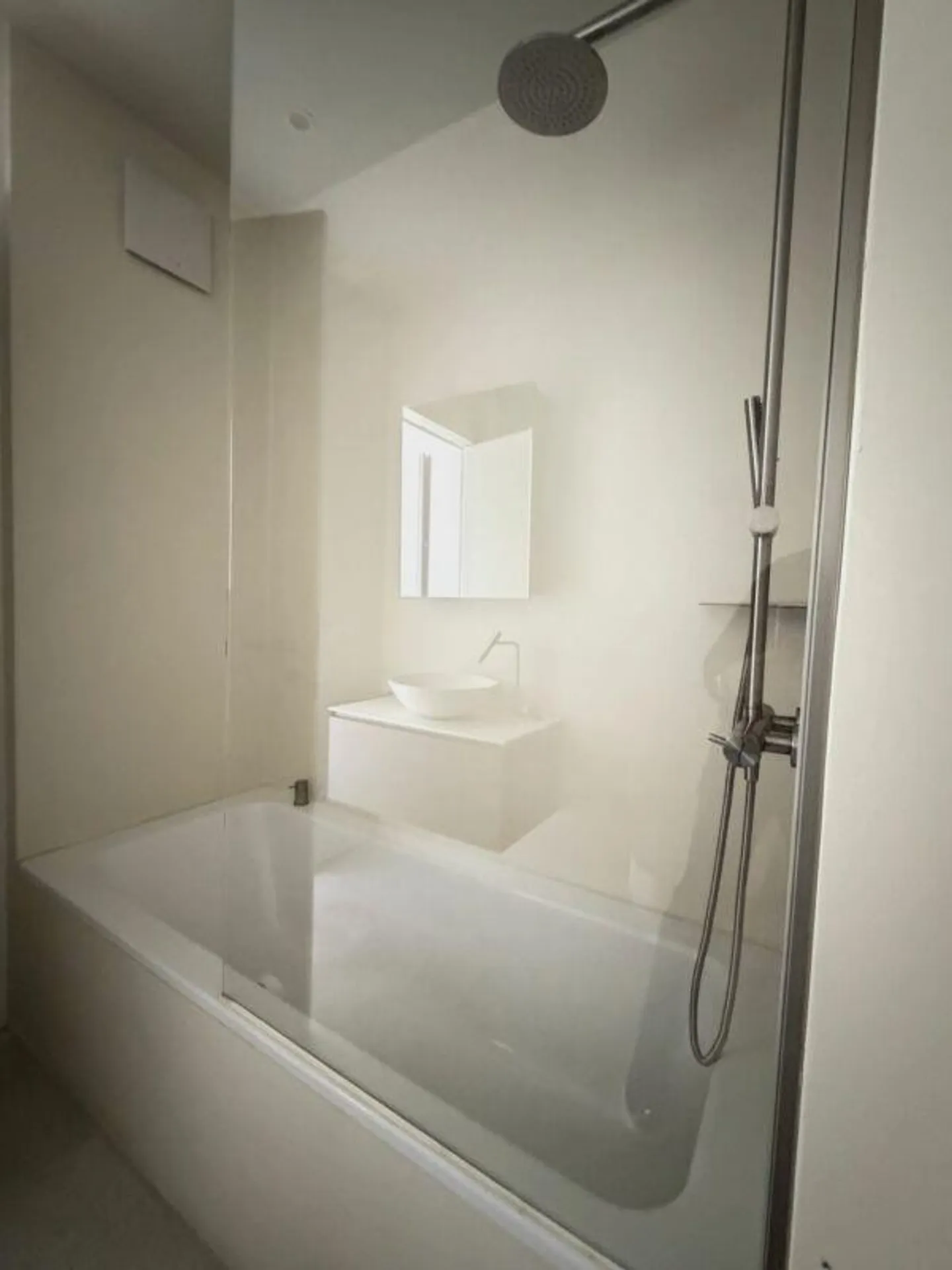 Modernes 3.5-Zimmer mit Seeblick - Foto 8 von 15