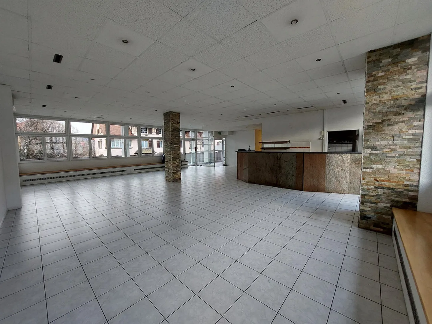 Representative - Central - Flexibly Usable - Photo 2 of 9