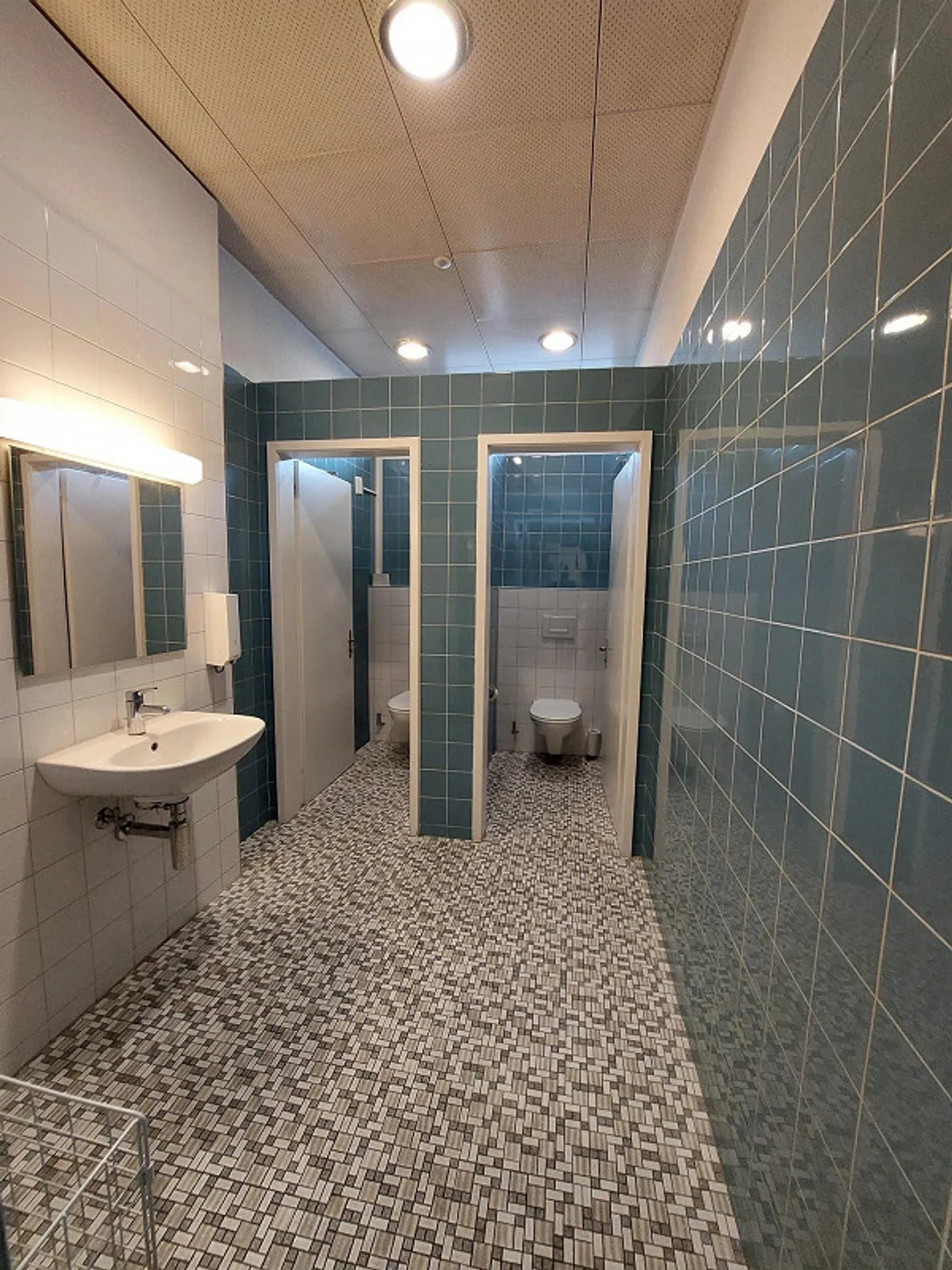 Representative - Central - Flexibly Usable - Photo 6 of 9