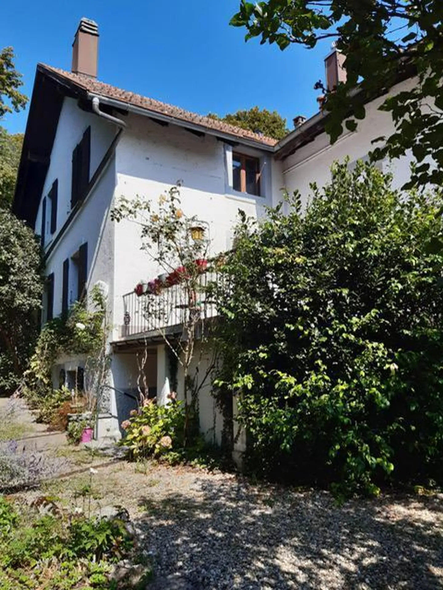 Charming House with Lake View - Photo 12 of 13