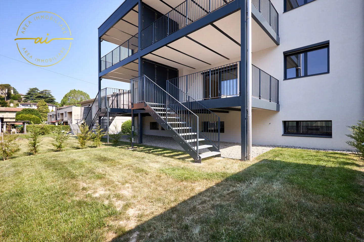 Appartamento moderno con giardino - Foto 1 di 12