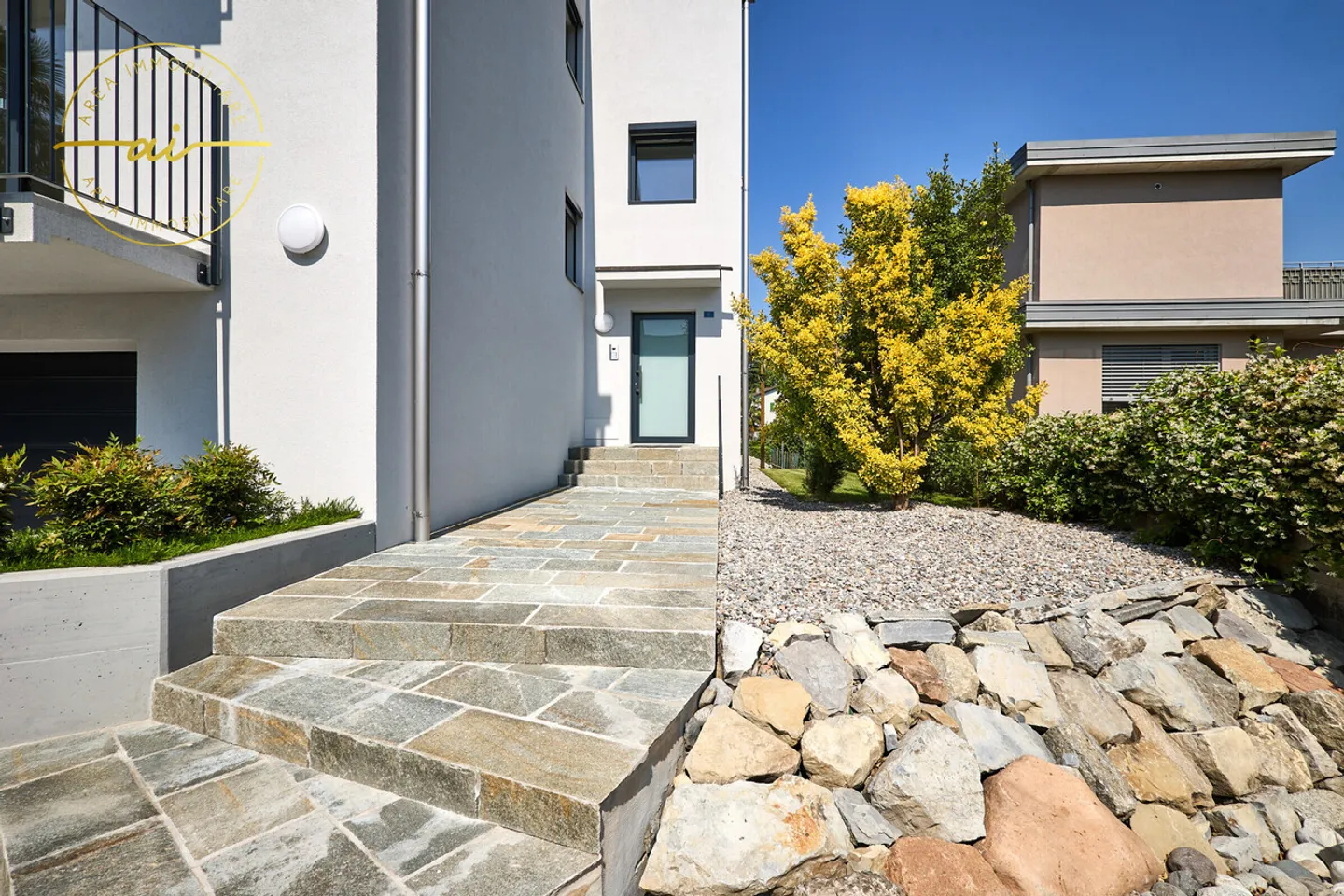 Appartamento moderno con giardino - Foto 10 di 12