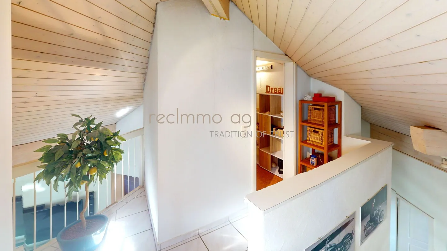 Spacious 6.5-room maisonette apartment in Bremgarten - 190 m² with renovation potential - Photo 3 of 11