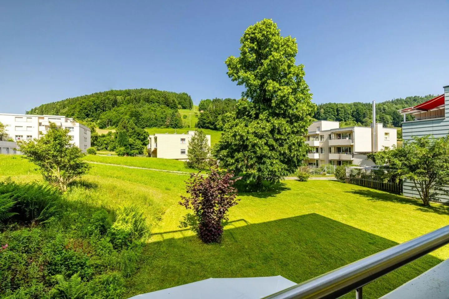 Vivere nel verde: Appartamento elegante di 4,5 stanze per famiglie e coppie a Grub AR - Foto 6 di 11