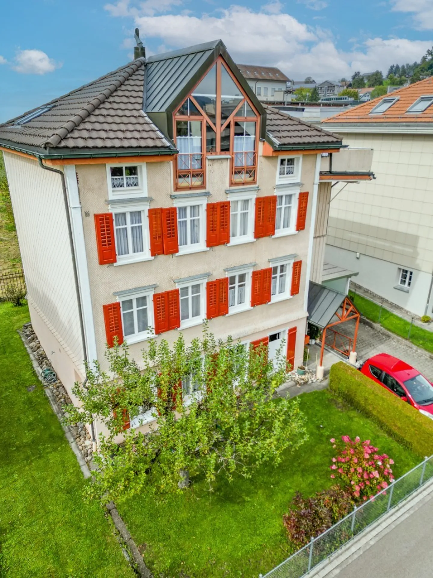 Maison bi-familiale - idéale comme maison intergénérationnelle et pour les bricoleurs ! - Photo 1 sur 7