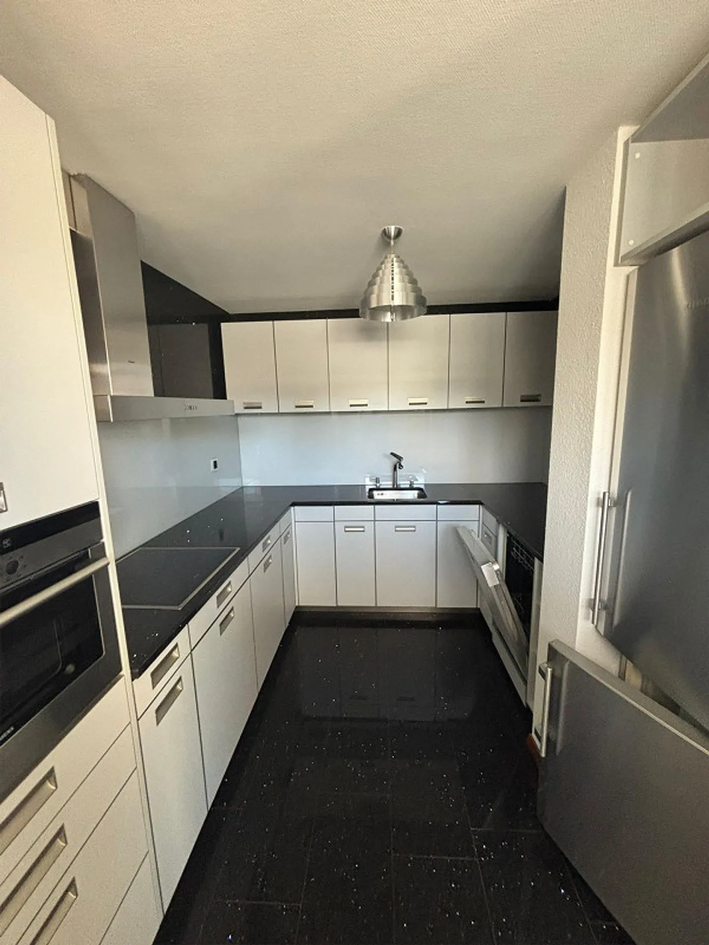 3.5 room penthouse apartment (91 m2) with 2 large terraces - Photo 4 of 10